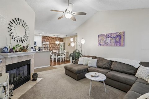 Condo in Saint Petersburg, Florida, 2 bedrooms  № 2195940 - photo 3