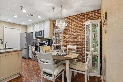 Condo in Saint Petersburg, Florida, 2 bedrooms  № 2195940 - photo 5