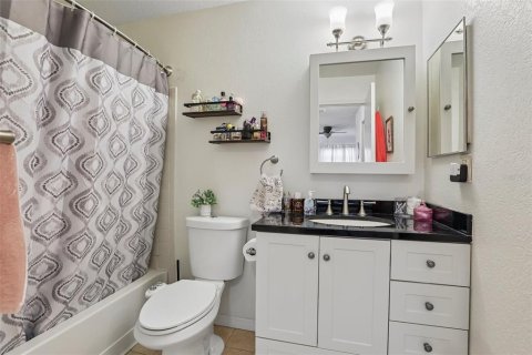 Condo in Saint Petersburg, Florida, 2 bedrooms  № 2195940 - photo 12