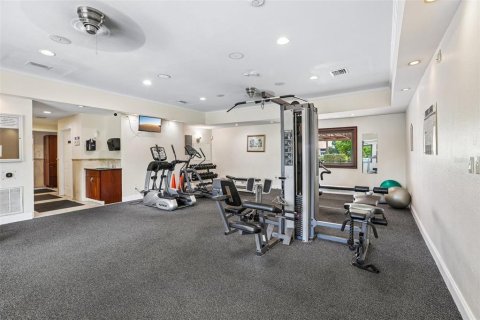Condo in Saint Petersburg, Florida, 2 bedrooms  № 2195940 - photo 17