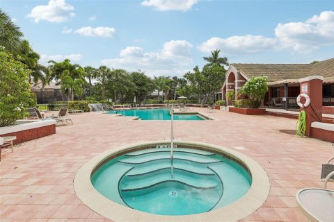 Condo in Saint Petersburg, Florida, 2 bedrooms  № 2195940 - photo 20