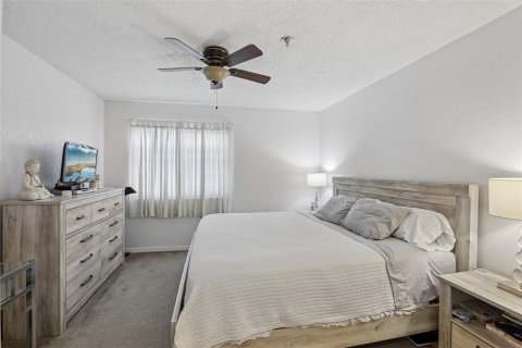 Condo in Saint Petersburg, Florida, 2 bedrooms  № 2195940 - photo 10