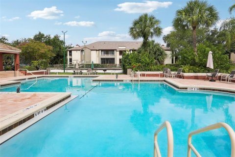 Condo in Saint Petersburg, Florida, 2 bedrooms  № 2195940 - photo 23