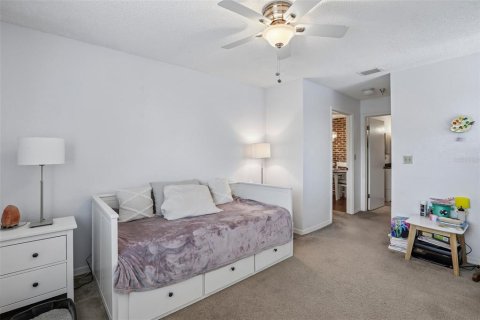 Condo in Saint Petersburg, Florida, 2 bedrooms  № 2195940 - photo 14