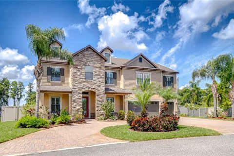 Casa en venta en Land O' Lakes, Florida, 5 dormitorios, 391.12 m2 № 1780272 - foto 1