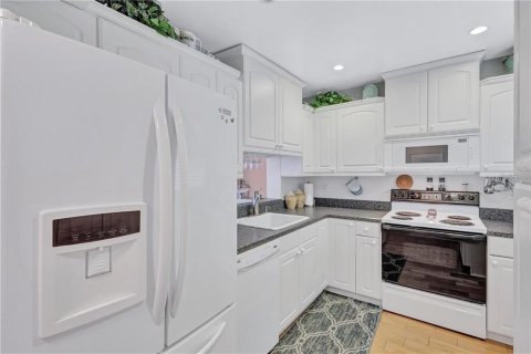Condo in Clearwater, Florida, 2 bedrooms  № 1909257 - photo 4