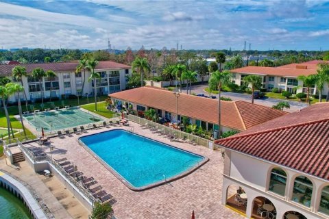 Condo in Clearwater, Florida, 2 bedrooms  № 1909257 - photo 2