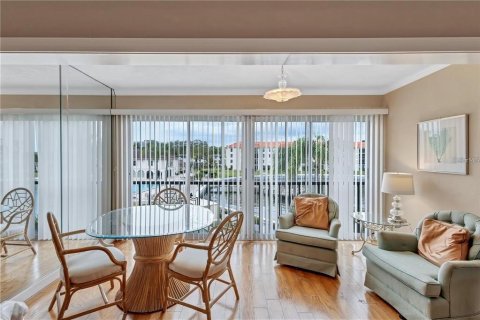 Condo in Clearwater, Florida, 2 bedrooms  № 1909257 - photo 17