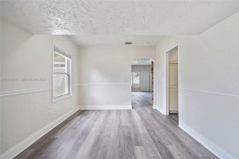 Casa en venta en West Palm Beach, Florida, 3 dormitorios № 1983926 - foto 11