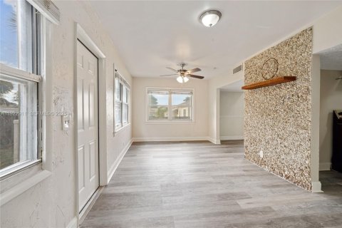 Casa en venta en West Palm Beach, Florida, 3 dormitorios № 1983926 - foto 4