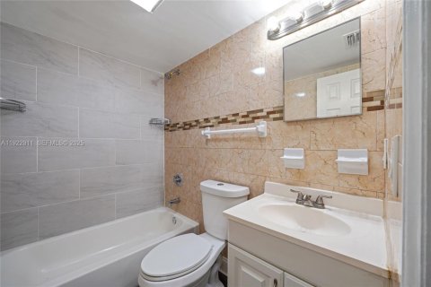 Casa en venta en West Palm Beach, Florida, 3 dormitorios № 1983926 - foto 17