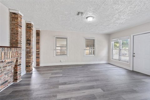 Casa en venta en West Palm Beach, Florida, 3 dormitorios № 1983926 - foto 2