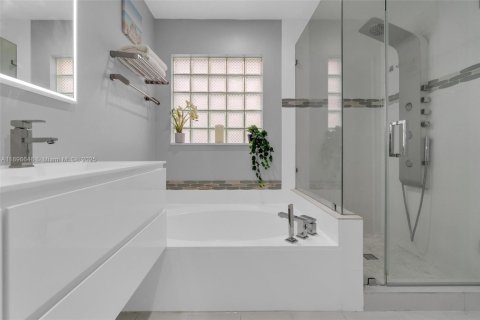 House in Weston, Florida 3 bedrooms, 147.53 sq.m. № 1948341 - photo 26