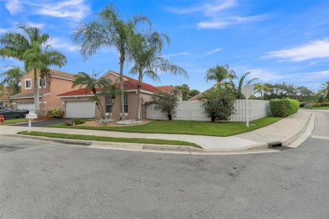 House in Weston, Florida 3 bedrooms, 147.53 sq.m. № 1948341 - photo 4