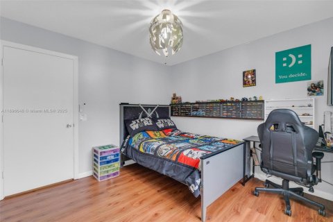 House in Weston, Florida 3 bedrooms, 147.53 sq.m. № 1948341 - photo 23