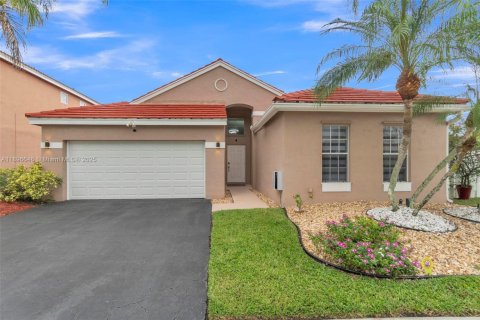 House in Weston, Florida 3 bedrooms, 147.53 sq.m. № 1948341 - photo 2
