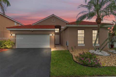 House in Weston, Florida 3 bedrooms, 147.53 sq.m. № 1948341 - photo 1