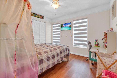 House in Weston, Florida 3 bedrooms, 147.53 sq.m. № 1948341 - photo 19