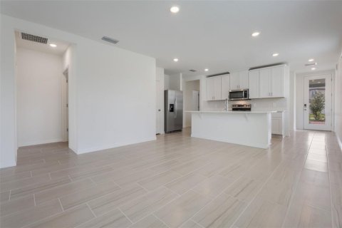 Casa en alquiler en Haines City, Florida, 4 dormitorios, 149.29 m2 № 1894073 - foto 8