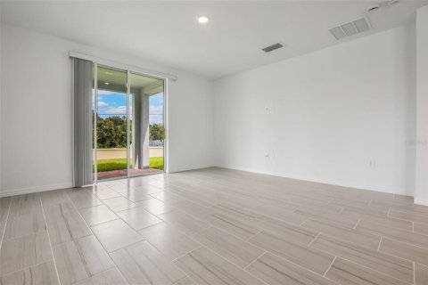 Casa en alquiler en Haines City, Florida, 4 dormitorios, 149.29 m2 № 1894073 - foto 5