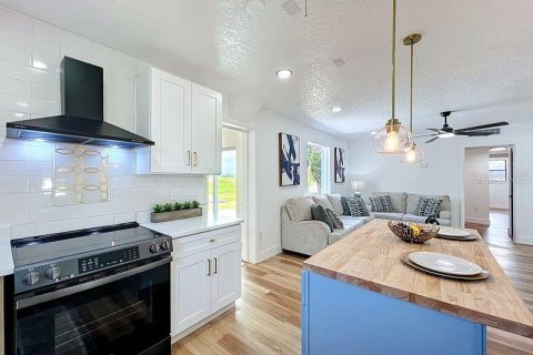 Casa en venta en Orlando, Florida, 4 dormitorios, 162.02 m2 № 1911086 - foto 11