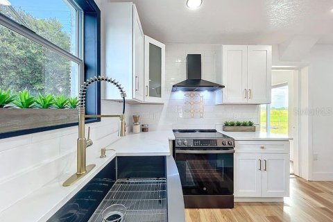 Casa en venta en Orlando, Florida, 4 dormitorios, 162.02 m2 № 1911086 - foto 12