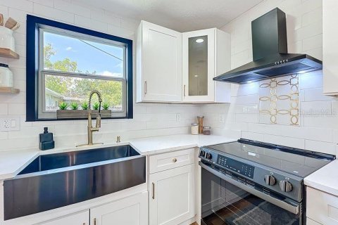 Casa en venta en Orlando, Florida, 4 dormitorios, 162.02 m2 № 1911086 - foto 13