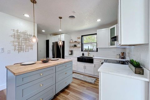 Casa en venta en Orlando, Florida, 4 dormitorios, 162.02 m2 № 1911086 - foto 18