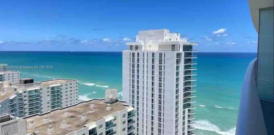 Condominio en Hollywood, Florida, 1 dormitorio № 1889935