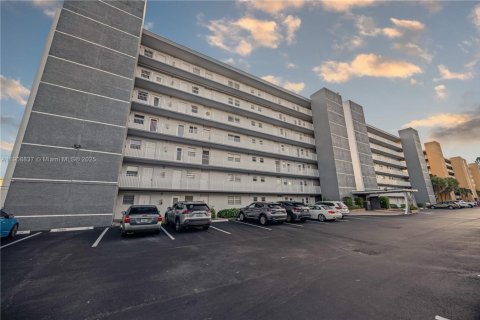 Condo in Hallandale Beach, Florida, 1 bedroom  № 2018306