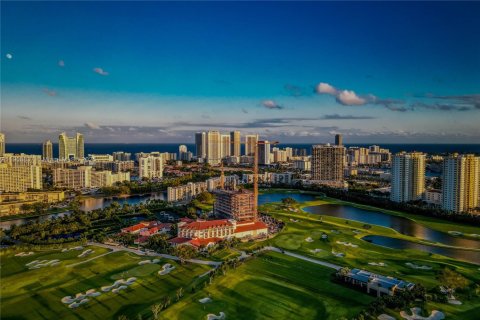 Condo in Hallandale Beach, Florida, 1 bedroom  № 2018306 - photo 24