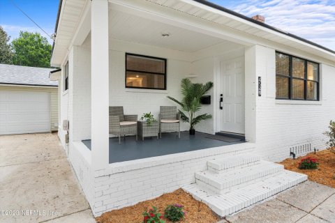 House in Jacksonville, Florida 3 bedrooms, 109.25 sq.m. № 845529 - photo 1