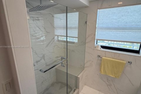 Condominio en venta en Sunny Isles Beach, Florida, 2 dormitorios, 170.94 m2 № 1700693 - foto 11