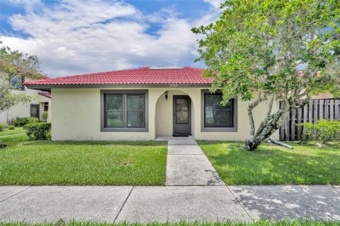 Adosado en venta en Kissimmee, Florida, 2 dormitorios, 96.43 m2 № 1795833 - foto 1