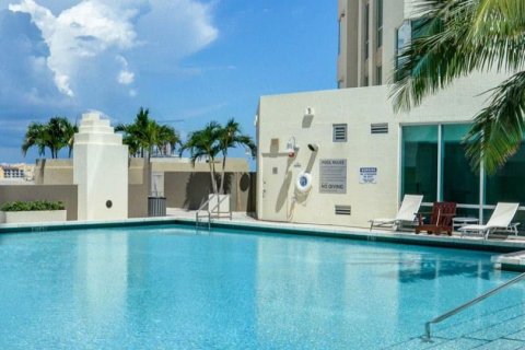 Condo in Miami, Florida, 2 bedrooms № 2076451 - photo 7