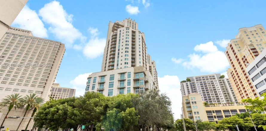 Condo in Miami, Florida, 2 bedrooms № 2076451