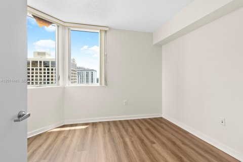 Condo in Miami, Florida, 2 bedrooms № 2076451 - photo 12