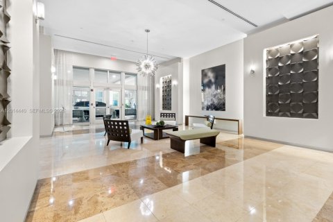 Condo in Miami, Florida, 2 bedrooms № 2076451 - photo 10