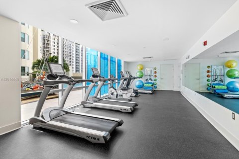 Condo in Miami, Florida, 2 bedrooms № 2076451 - photo 6