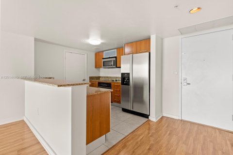 Condo in Miami, Florida, 2 bedrooms № 2076451 - photo 3