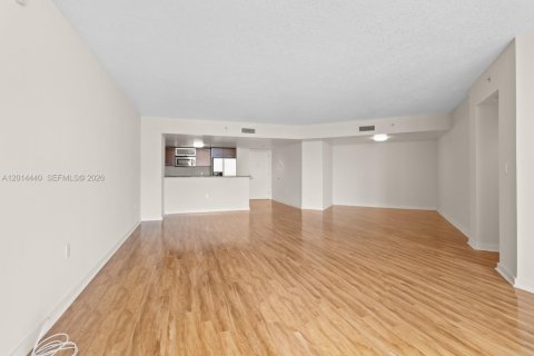Condo in Miami, Florida, 2 bedrooms № 2076451 - photo 5