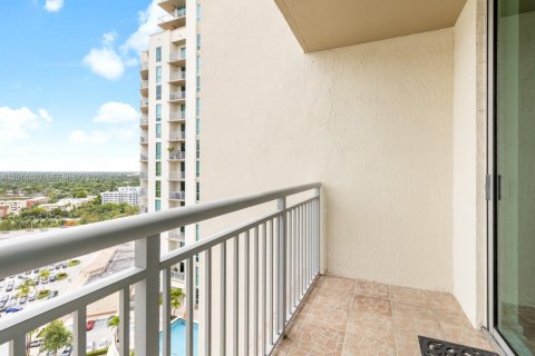 Condo in Miami, Florida, 2 bedrooms № 2076451 - photo 9