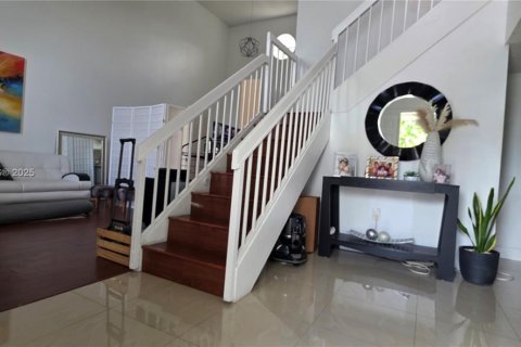House in Kendall, Florida 4 bedrooms, 188.78 sq.m. № 1882376 - photo 6