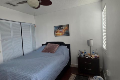 House in Kendall, Florida 4 bedrooms, 188.78 sq.m. № 1882376 - photo 18