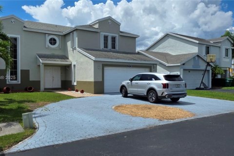 House in Kendall, Florida 4 bedrooms, 188.78 sq.m. № 1882376 - photo 2