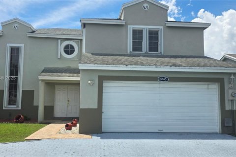 House in Kendall, Florida 4 bedrooms, 188.78 sq.m. № 1882376 - photo 1