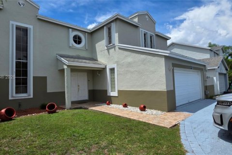 House in Kendall, Florida 4 bedrooms, 188.78 sq.m. № 1882376 - photo 3