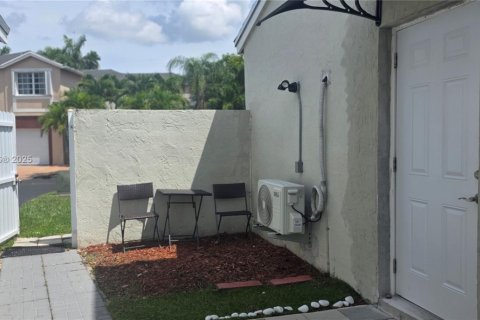 House in Kendall, Florida 4 bedrooms, 188.78 sq.m. № 1882376 - photo 26