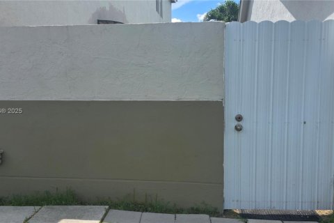 House in Kendall, Florida 4 bedrooms, 188.78 sq.m. № 1882376 - photo 23