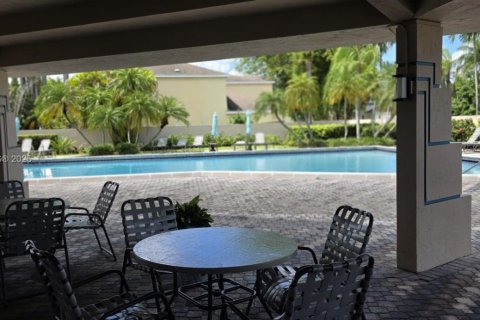 House in Kendall, Florida 4 bedrooms, 188.78 sq.m. № 1882376 - photo 29